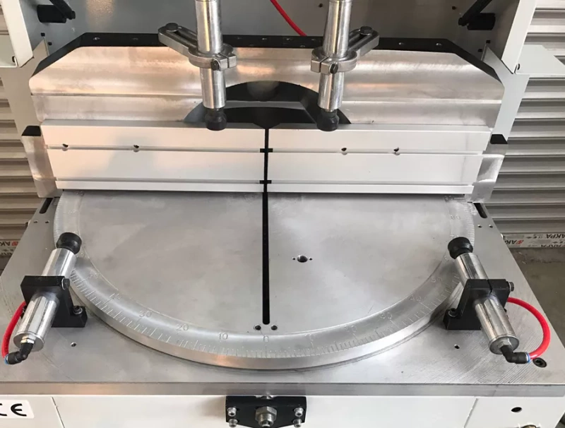 PÓŁAUTOMATYCZNA PRZECINARKA TARCZOWA DO CIĘCIA PROFILI ALUMINIOWYCH I PVC VIBER-SYSTEM ALU600 + STOŁY ROLKOWE