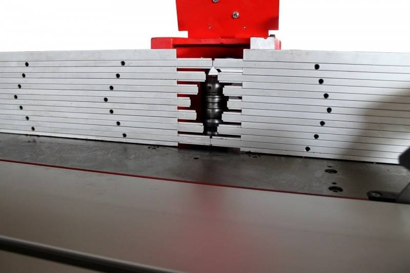 URZĄDZENIE WIELOFUNKCYJNE HOLZMANN K5 320VFP-2000 (STUGARKA, GRUBOŚCIÓWKA, PILARKA TARCZOWA, FREZARKA)