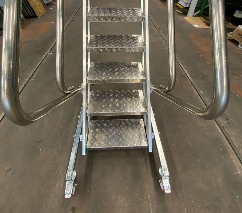 SCHODY DOSTĘPOWE Z REGULOWANYM KĄTEM NACHYLENIA FARAONE SRI400