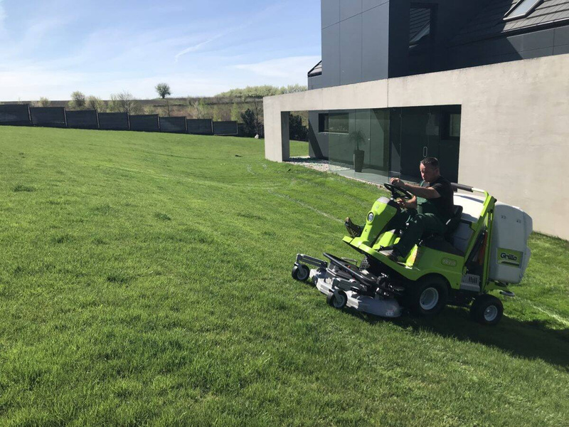 KOSIARKA SAMOJEZDNA Z ZASOBNIKIEM GRILLO FD 450