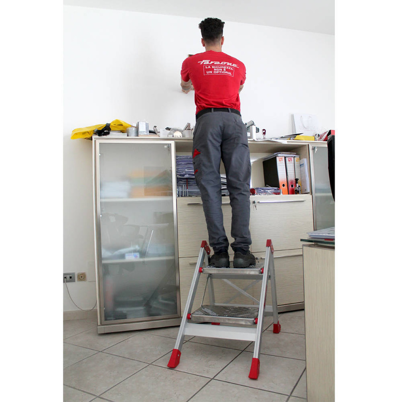 SCHODY ALUMINIOWE ZE STOPNIAMI ZE STALI NIERDZEWNEJ FARAONE SGP03.17 (BEZ PORĘCZY)