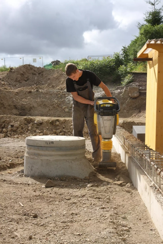 ZAGĘSZCZARKA STOPOWA (UBIJAK) 58 KG BOMAG BT 60 (230 MM, HONDA GX 120)