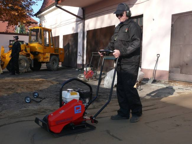 ZAGĘSZCZARKA JEDNOKIERUNKOWA PROJECT ZGS-12 370 (HONDA SX3)