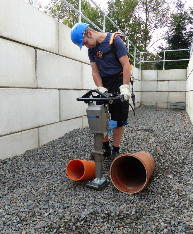 AKUMULATOROWA ZAGĘSZCZARKA STOPOWA UBIJAK WEBER SRE 300