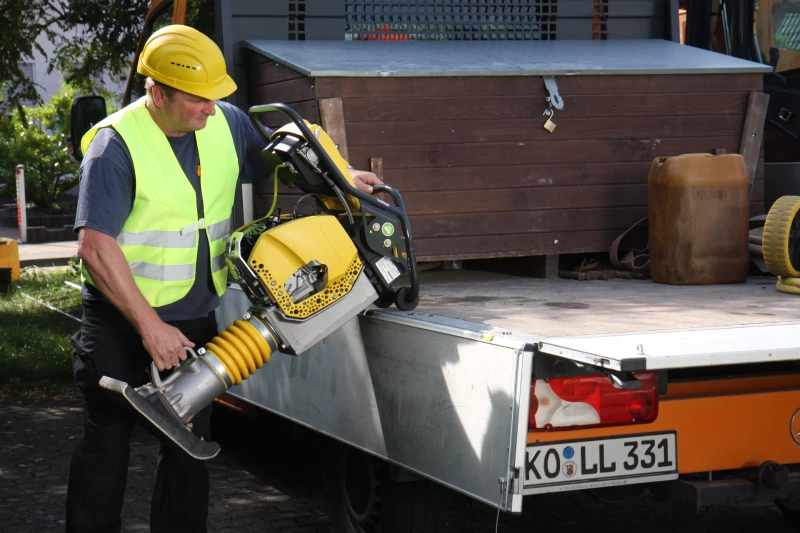 ZAGĘSZCZARKA STOPOWA (UBIJAK) 58 KG BOMAG BT 60 (230 MM, HONDA GX 120)