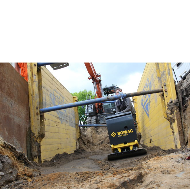 ZAGĘSZCZARKA REWERSYJNA 400 KG BOMAG BPR 45/55 D/E (550 MM, KOHLER KD 15 440, DIESEL)