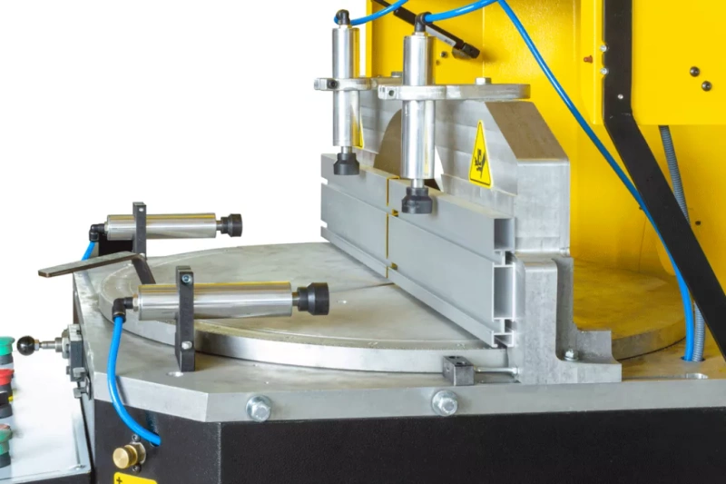 PÓŁAUTOMATYCZNA PRZECINARKA TARCZOWA DO CIĘCIA PROFILI ALUMINIOWYCH I PVC VIBER-SYSTEM ALU500 + STOŁY ROLKOWE