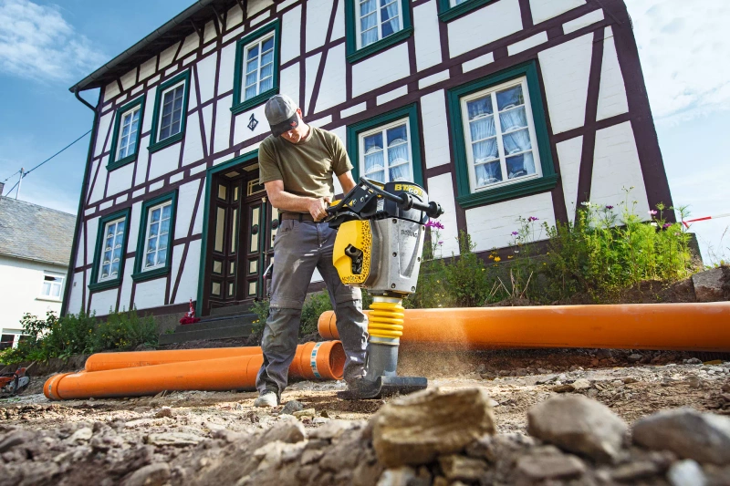 ZAGĘSZCZARKA STOPOWA (UBIJAK) 58 KG BOMAG BT 60 (230 MM, HONDA GX 120)