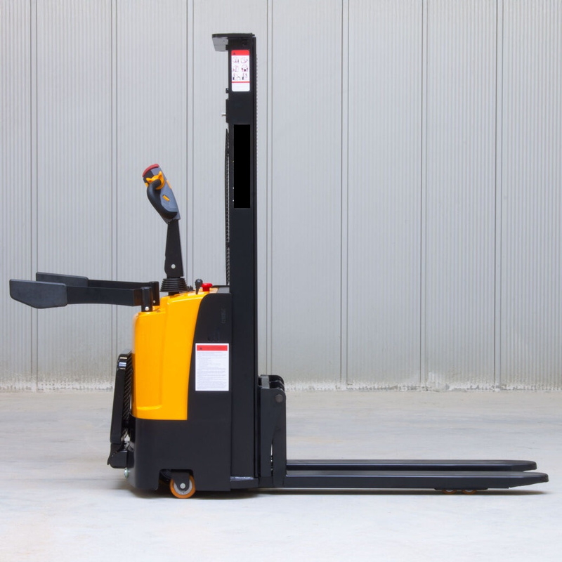 WÓZEK ELEKTRYCZNY PODNOŚNIKOWY PALETOWY VIBER-SYSTEM WE15300 Z PLATFORMĄ DLA OPERATORA 1500 KG