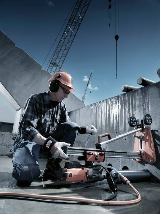 WIERTNICA DO BETONU ZE STATYWEM HUSQVARNA DMS 240