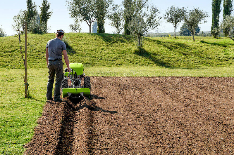 CIĄGNIK JEDNOOSIOWY GRILLO G 131 (SILNIK BRIGGS & STRATTON, BENZYNA, ROZRUSZNIK ELEKTRYCZNY)