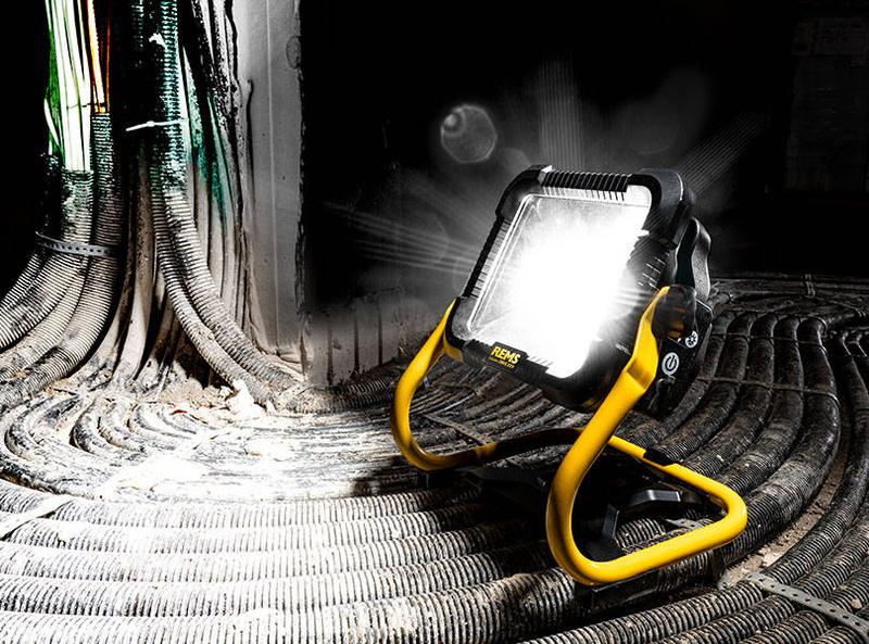 REMS LUMEN 2800 22 V SET AKUMULATOROWY NAŚWIETLACZ