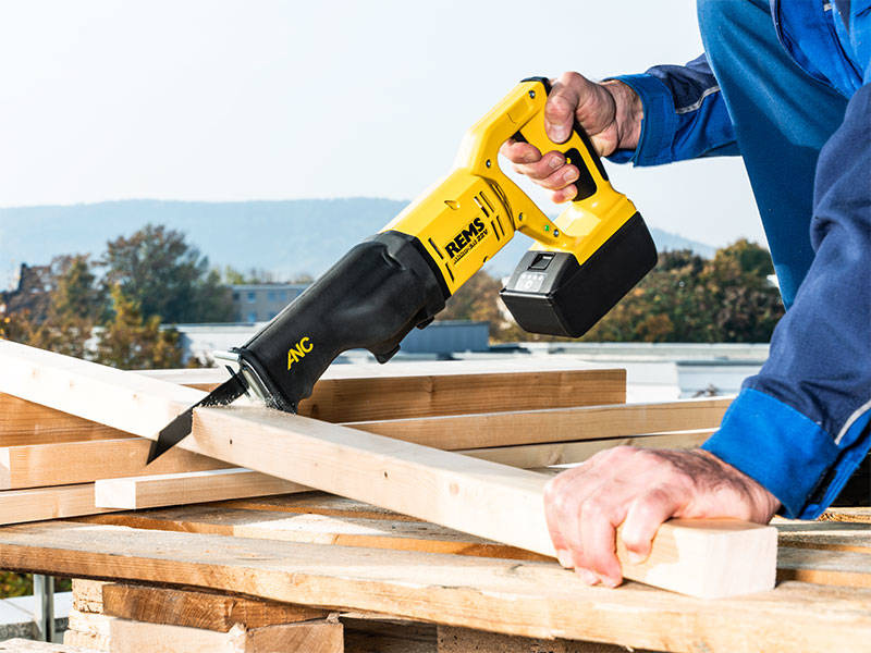 AKUMULATOROWA PILARKA SZABLASTA REMS CAT 22 V VE